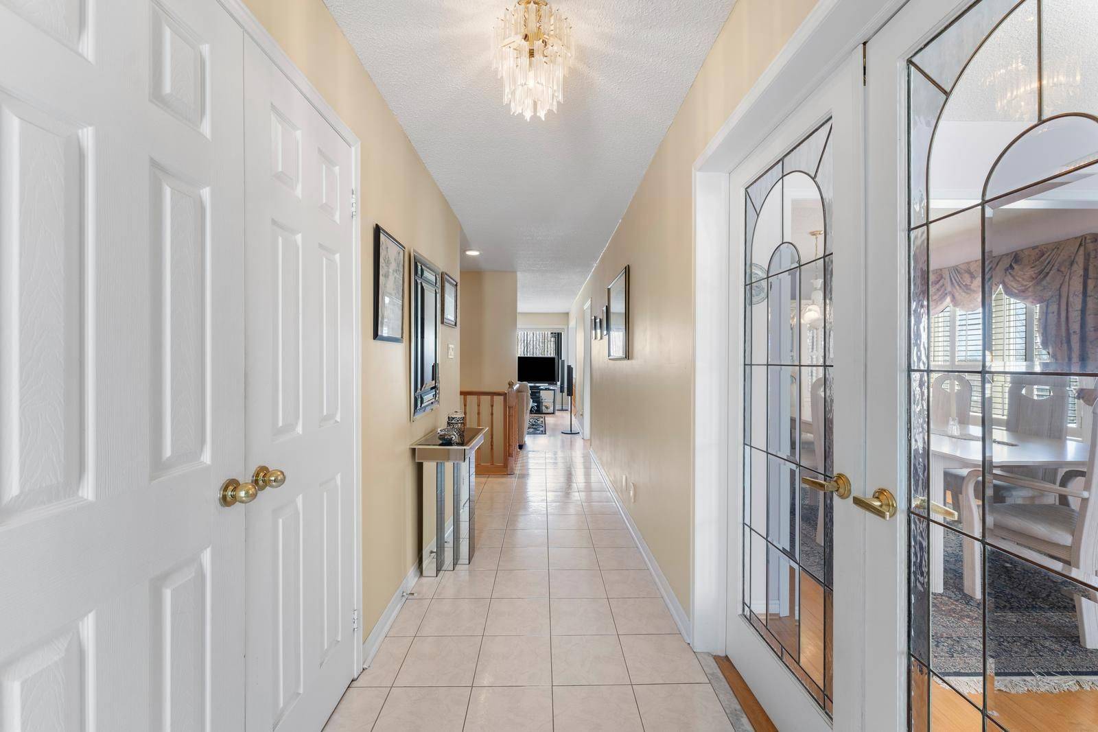 Georgina, ON L4P 3R4,14 CARRICK AVE