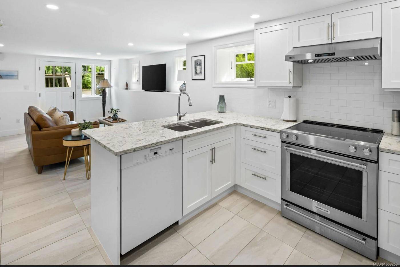 Victoria, BC V8V 2Z9,903 Humboldt St