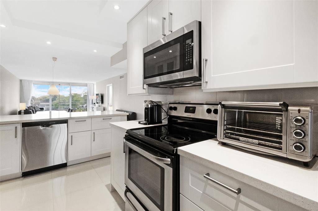 Pompano Beach, FL 33069,4030 W Palm Aire Dr #406