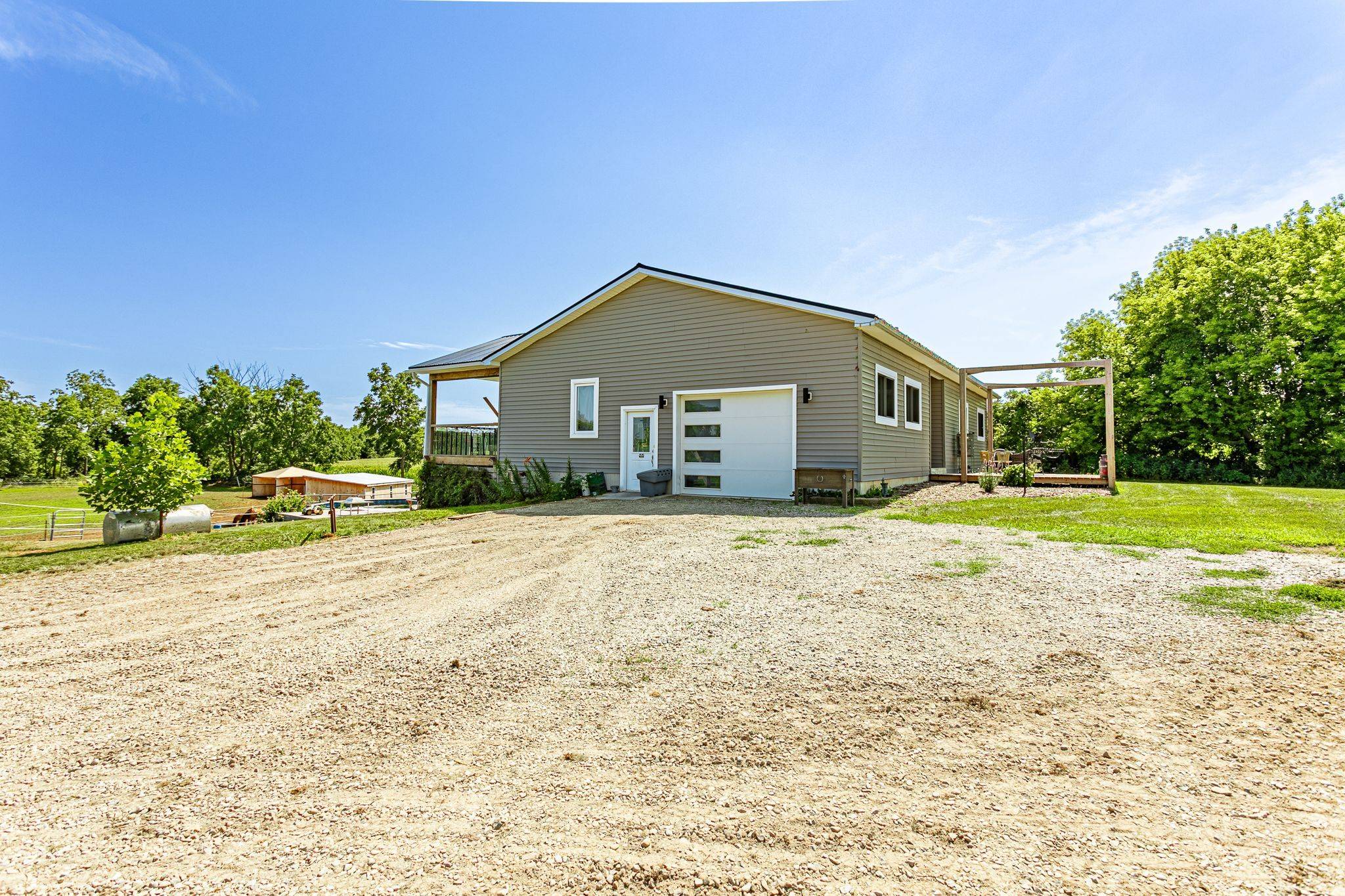 Chatham-kent, ON N0L 1X0,15240 Scott Line