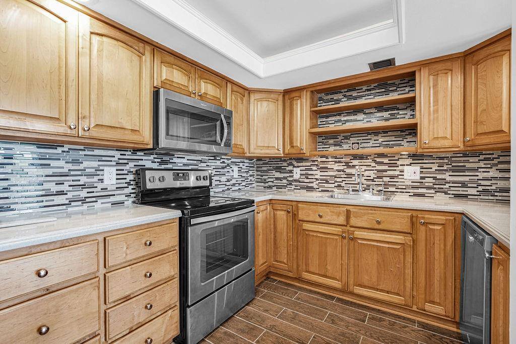 Fort Lauderdale, FL 33315,1101 River Reach Dr #206