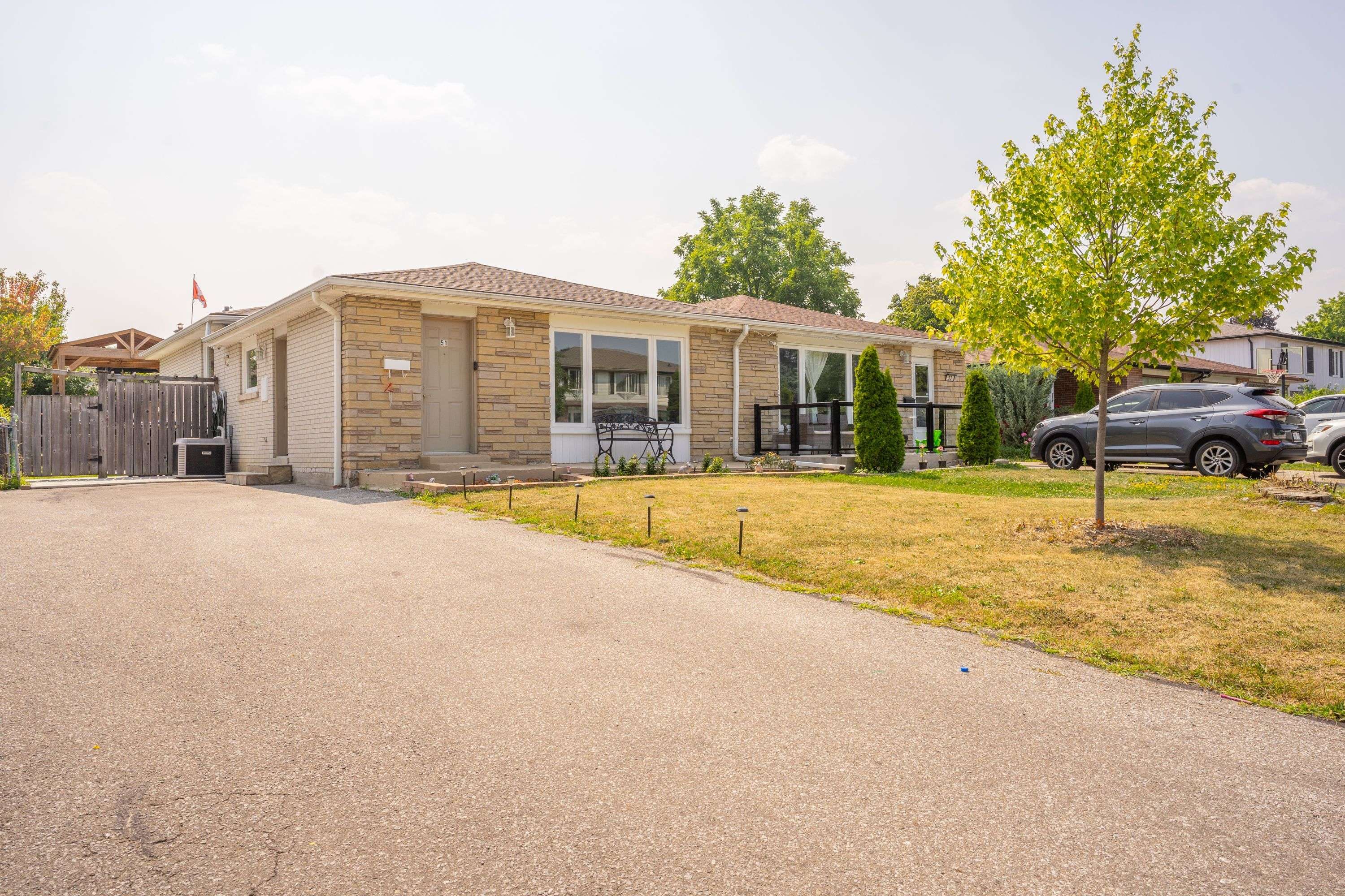 Brampton, ON L6T 3L5,51 Davenport CRES