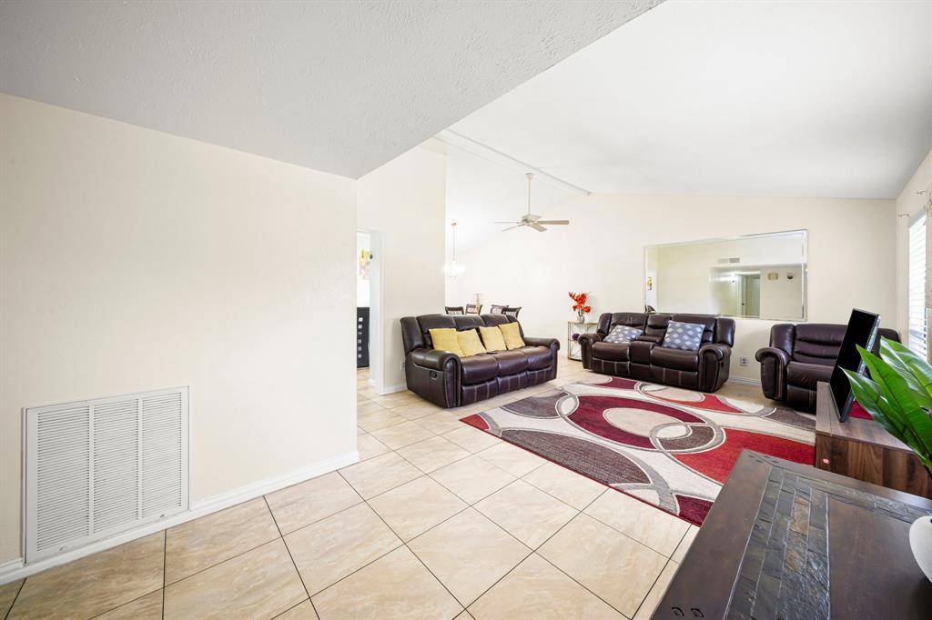 Arlington, TX 76014,2121 Newbury Drive