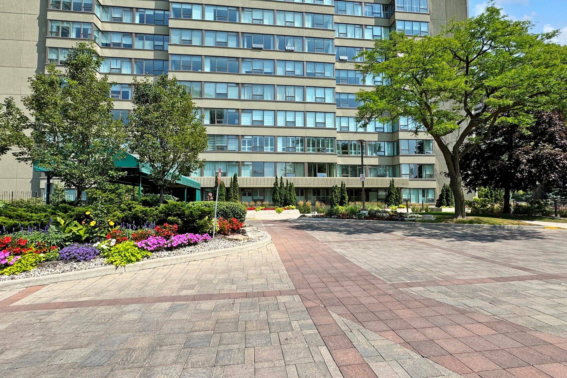 Toronto C15, ON M2H 3N4,55 Skymark DR #605