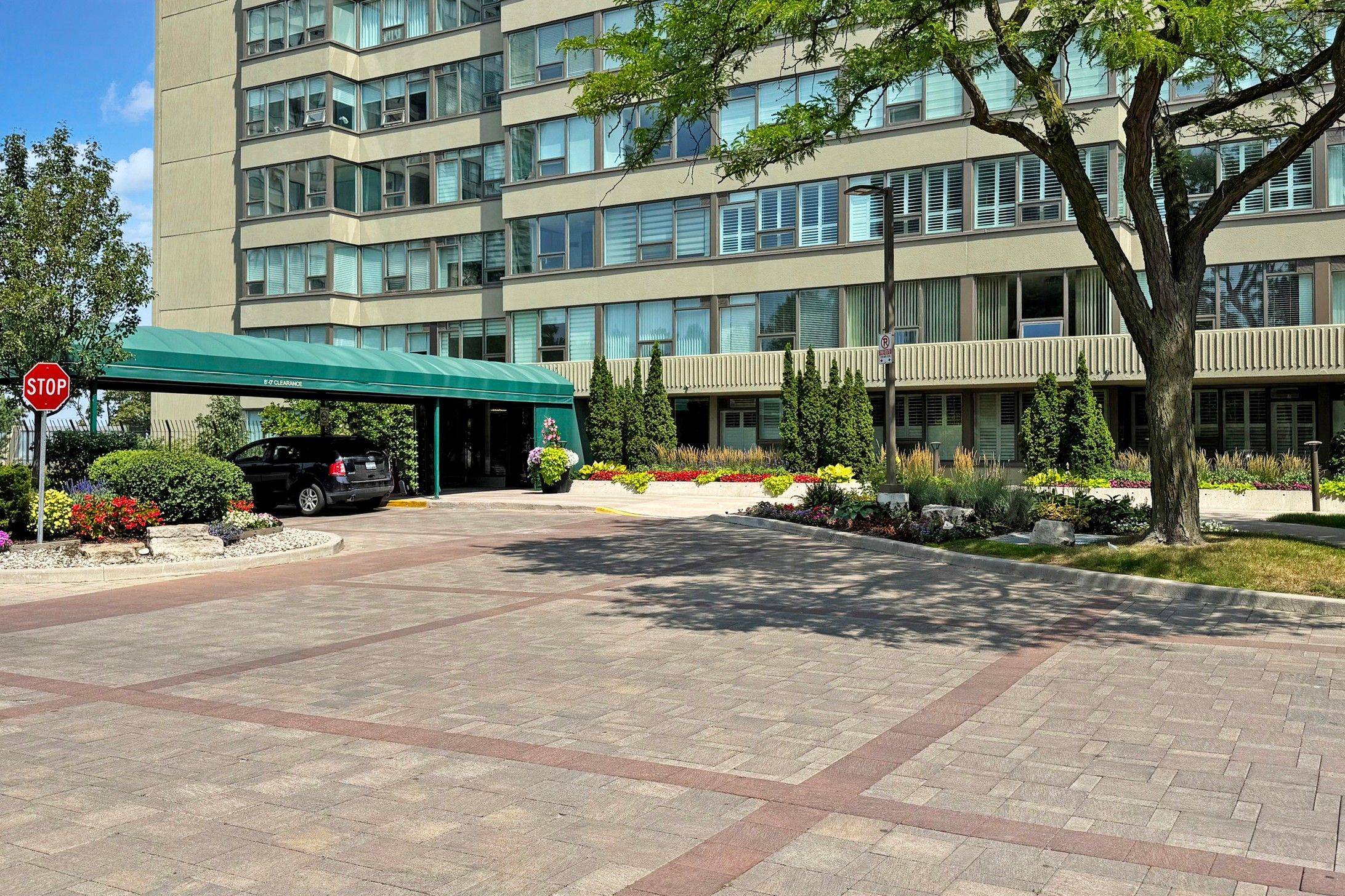 Toronto C15, ON M2H 3N4,55 Skymark DR #605