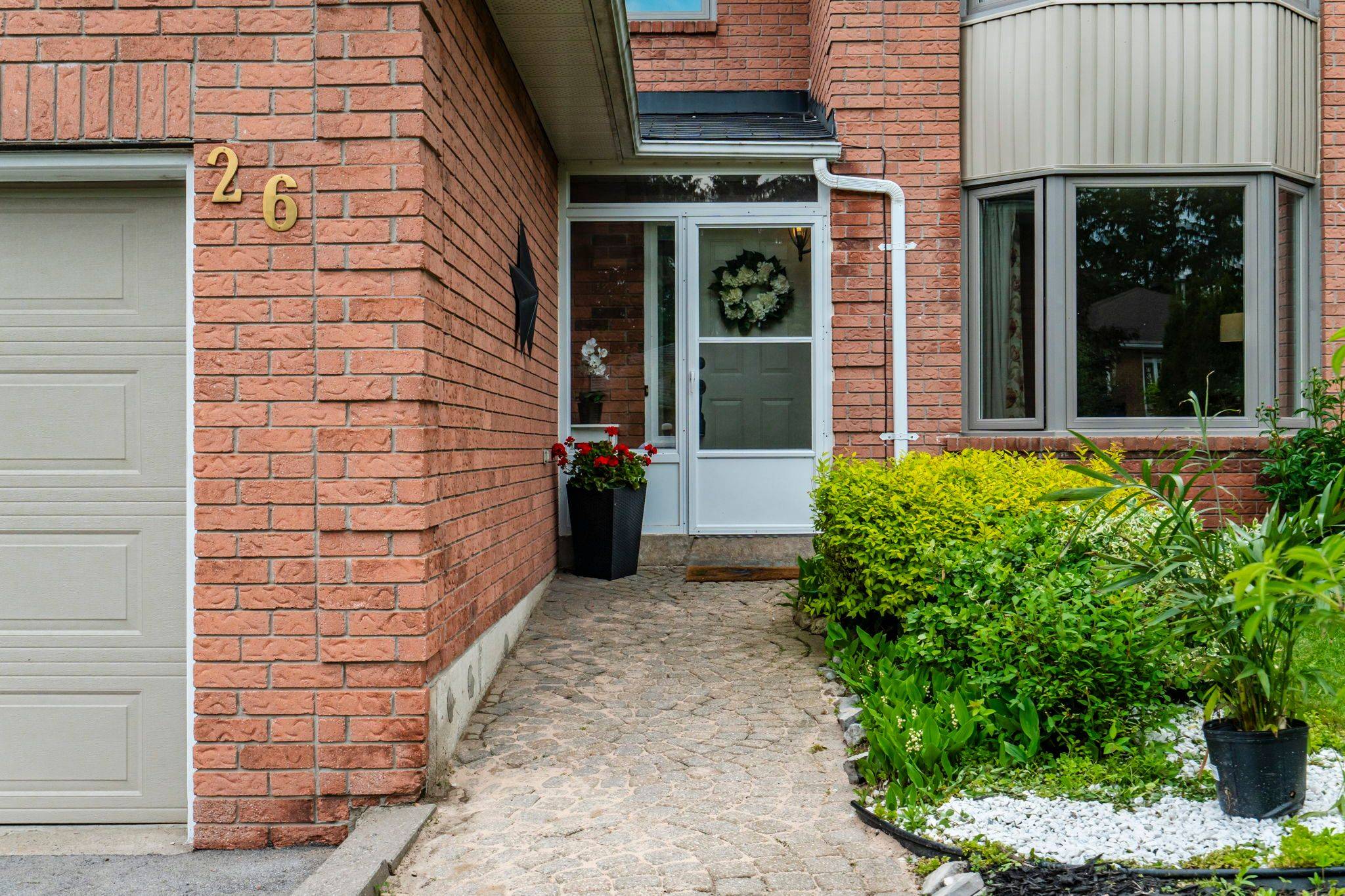 Barrie, ON L4N 6C9,26 Kenny CRES