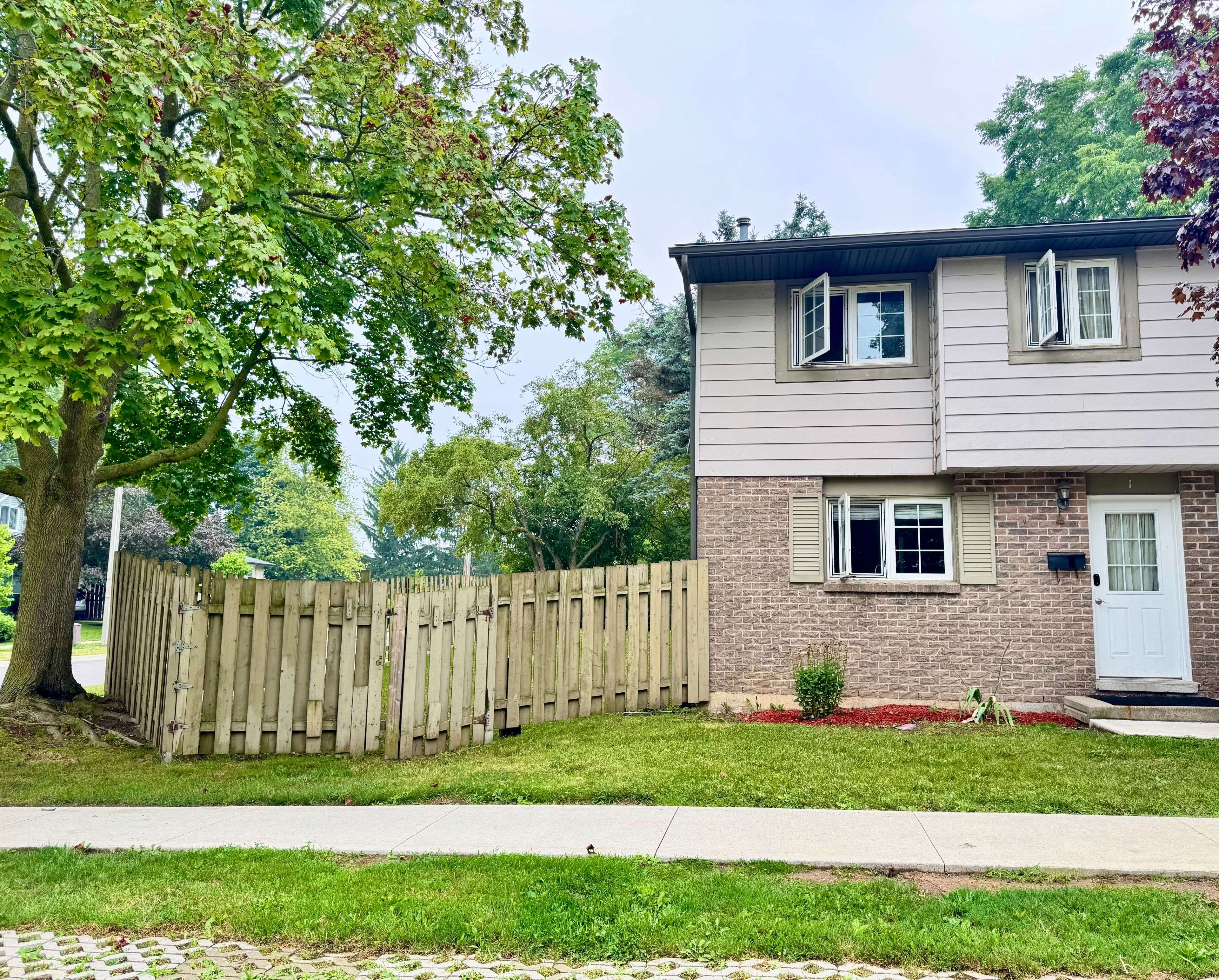 Kitchener, ON N2A 2H5,294 Fergus AVE #1