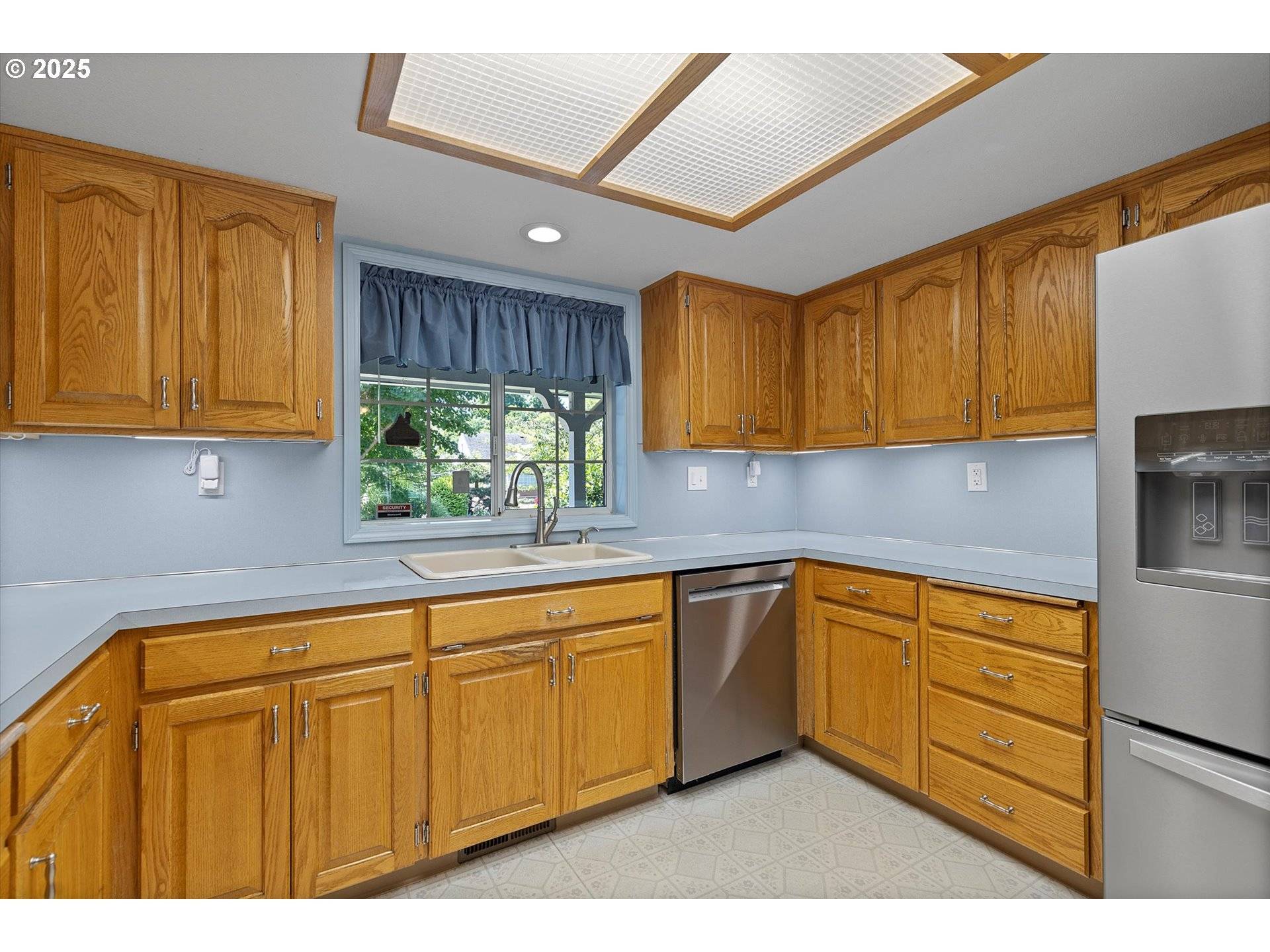 Portland, OR 97211,339 NE SOUTH SHORE RD