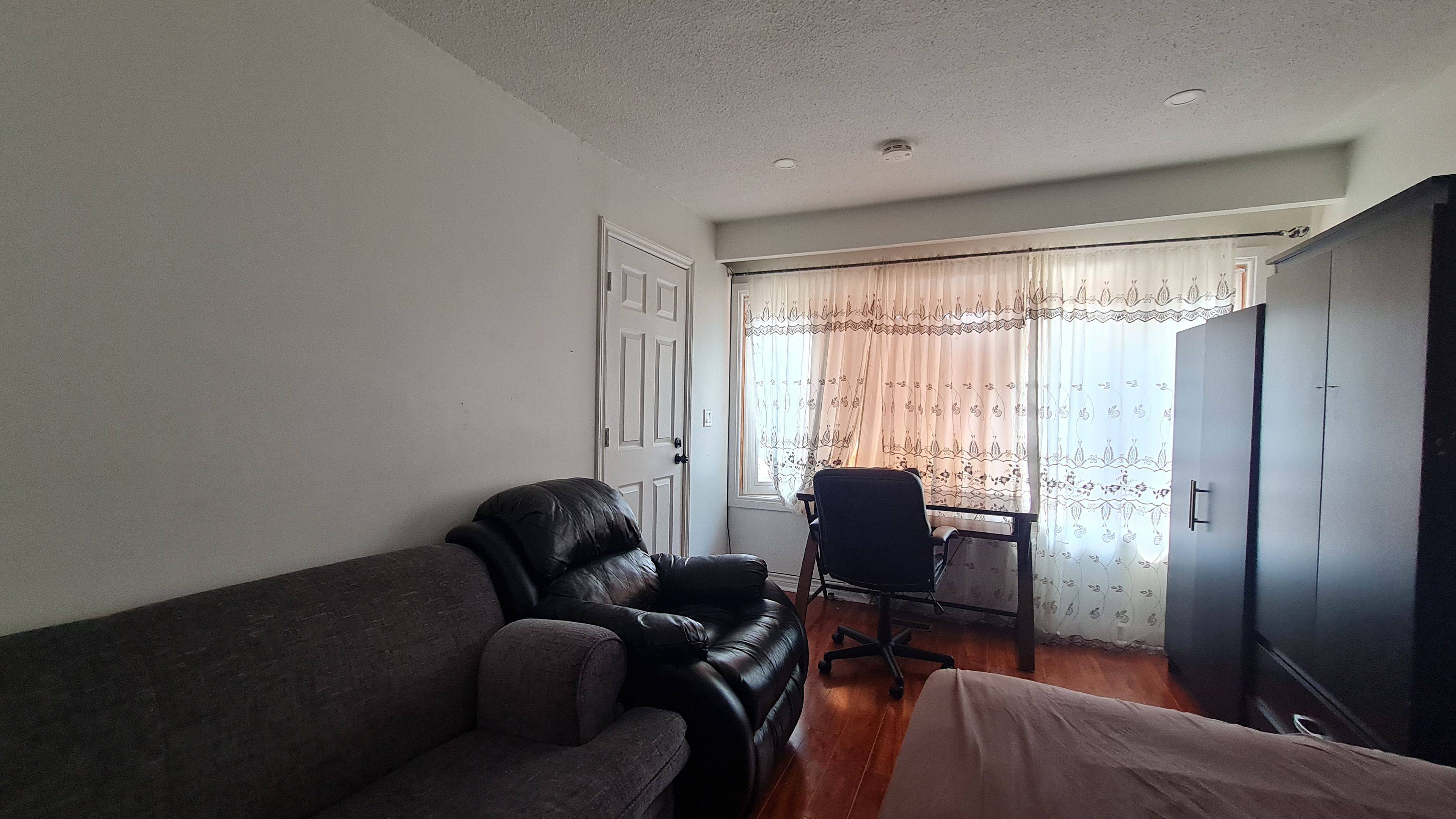 Toronto E11, ON M1B 1Y7,55 Littleleaf DR #RM B