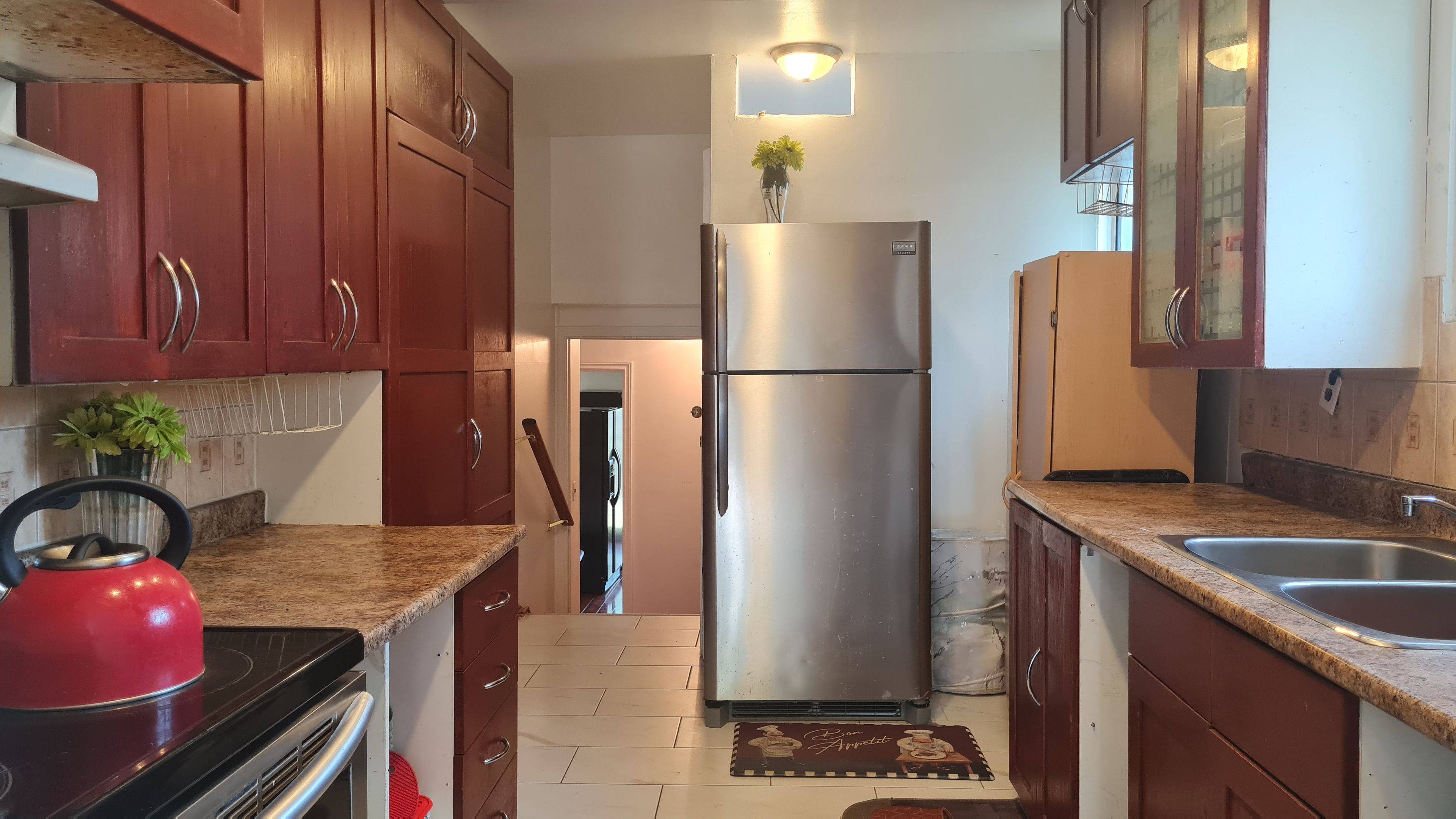 Toronto E11, ON M1B 1Y7,55 Littleleaf DR #RM B