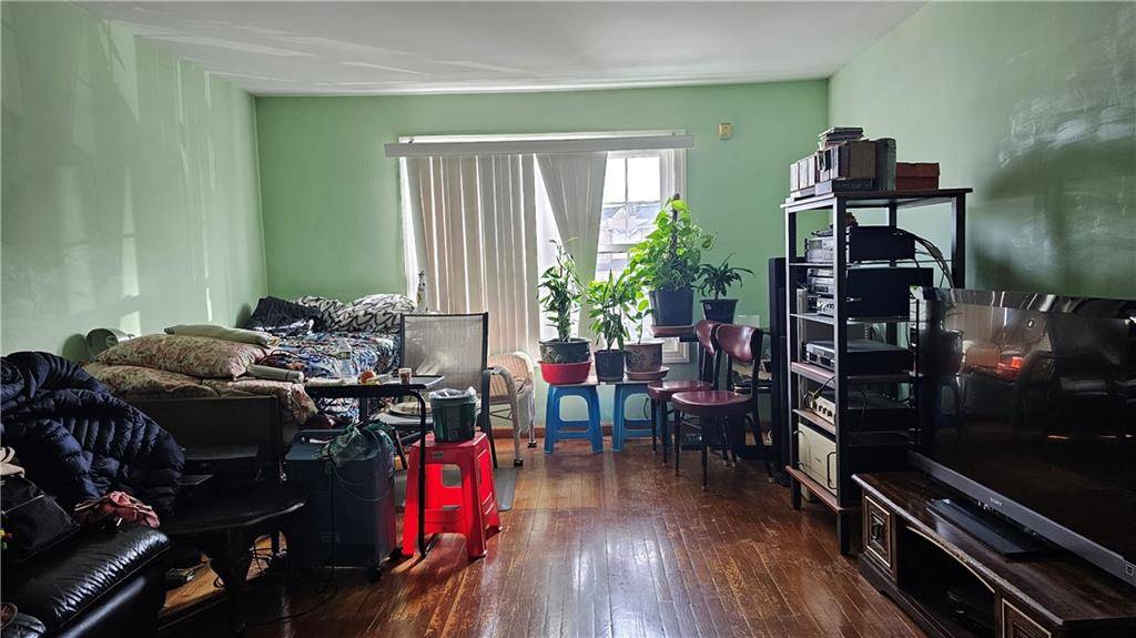 Staten Island, NY 10304,22 Long Pond LN