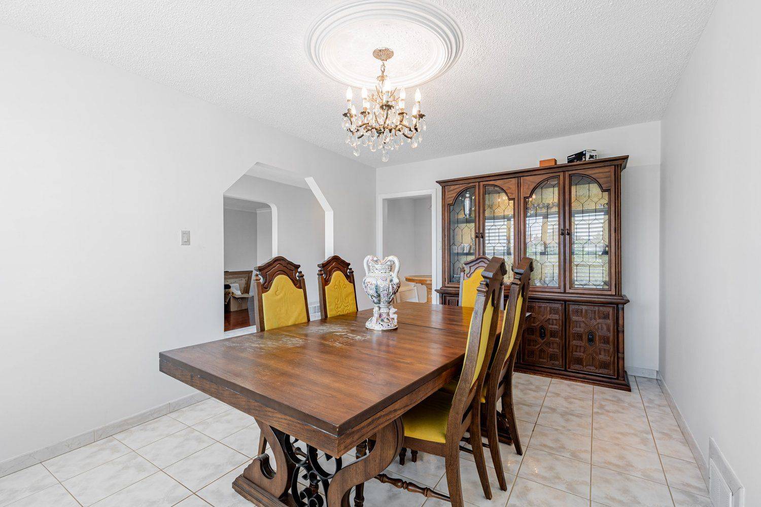 Toronto W05, ON M3M 2P1,97 Tavistock RD