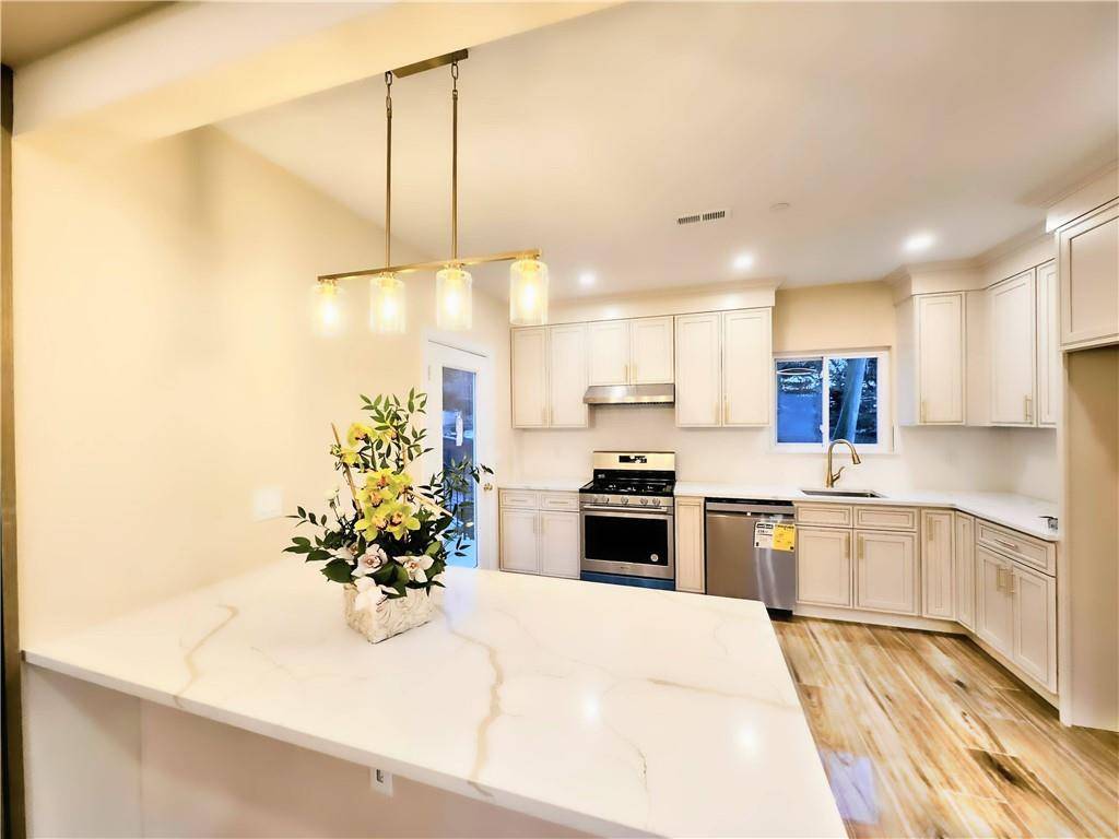 Staten  Island, NY 10304,806 Van Duzer ST