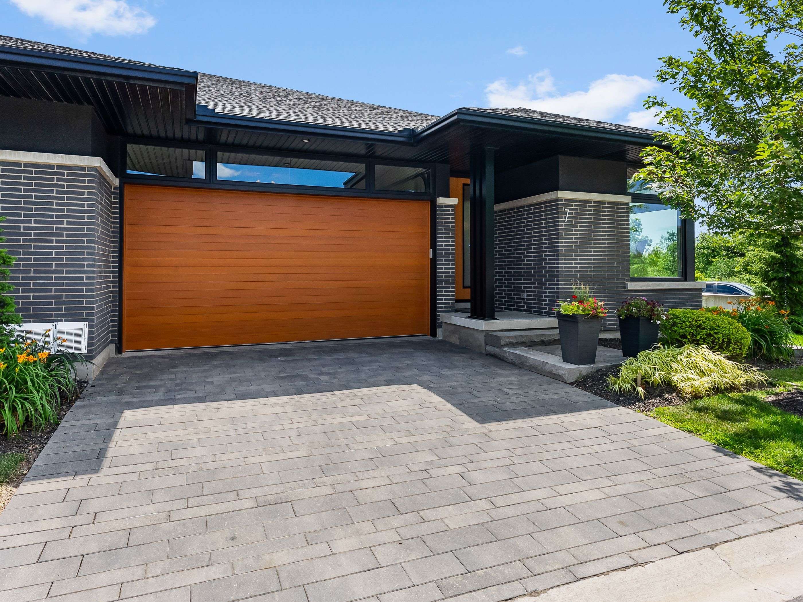 Welland, ON L3C 0H5,7 Taliesin TRL