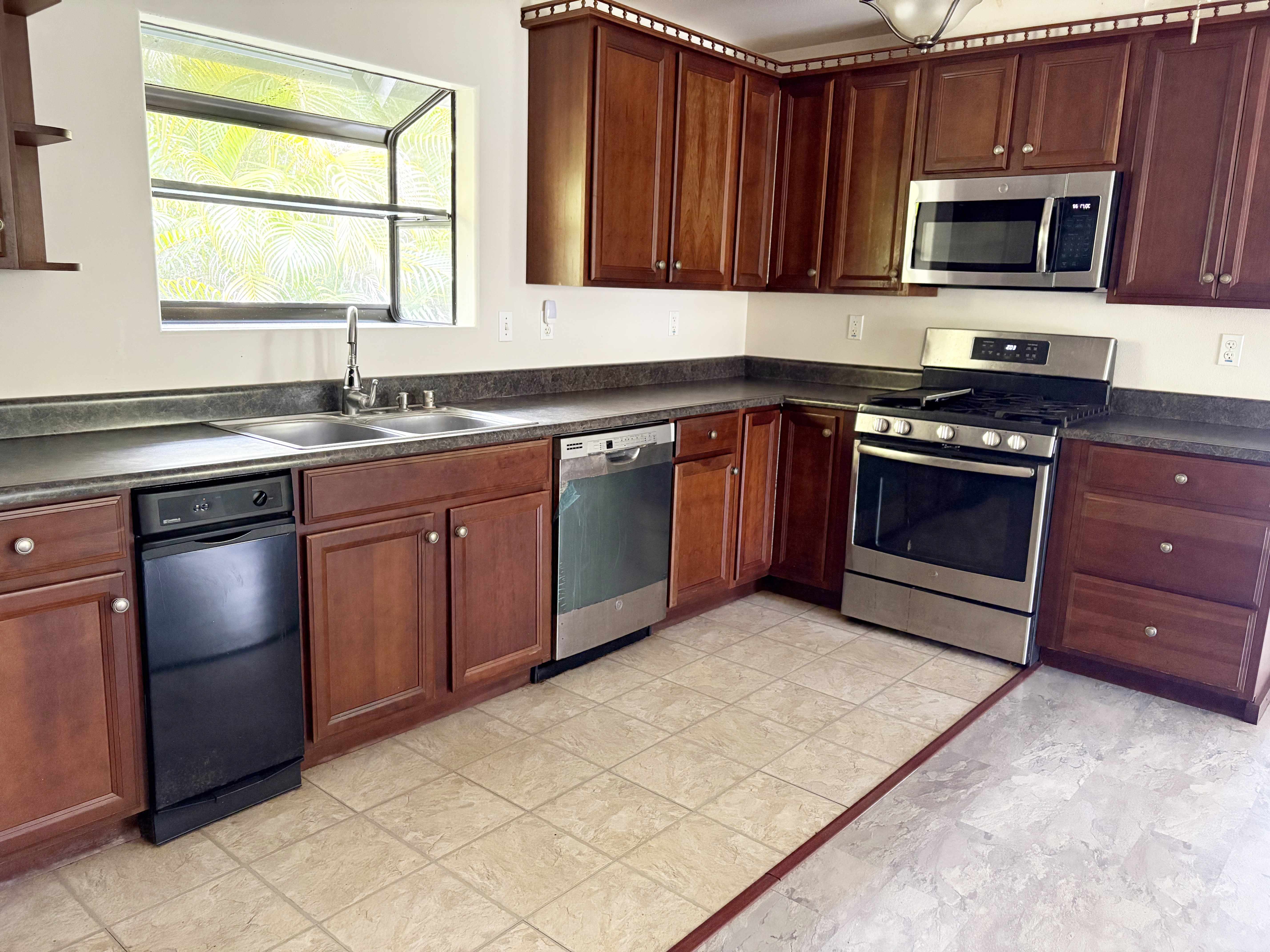 Pahoa, HI 96778,15-2827 MALOLO ST