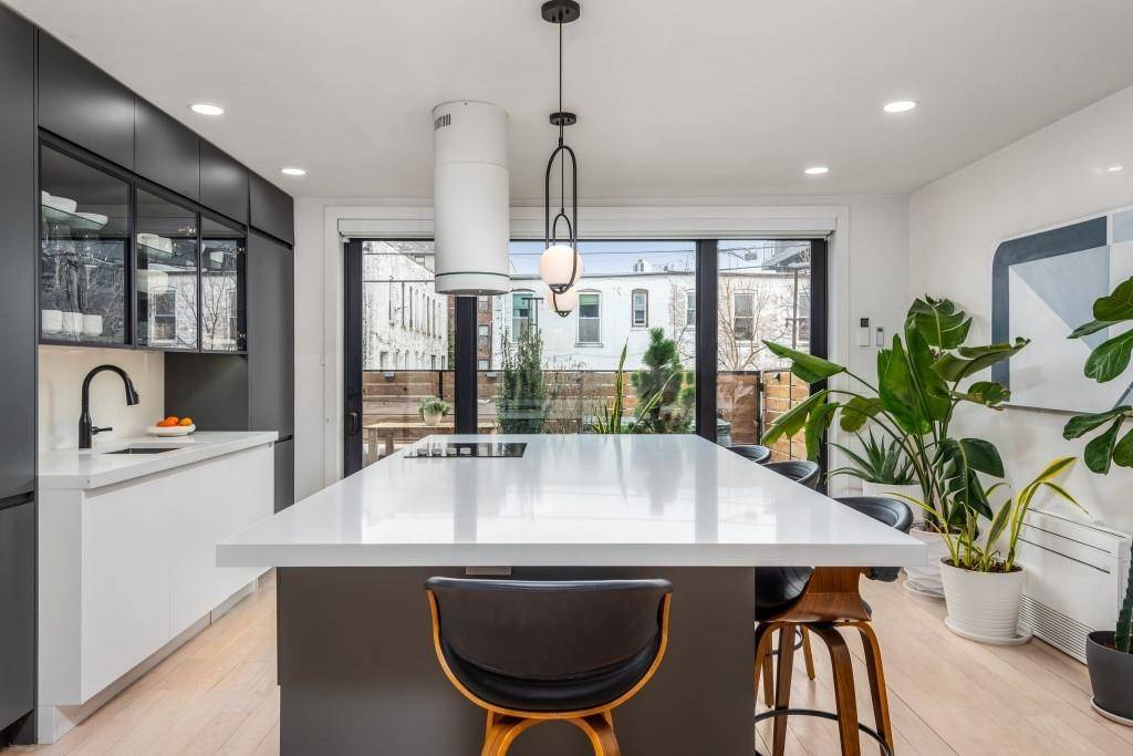 Brooklyn, NY 11237,1712 Dekalb AVE