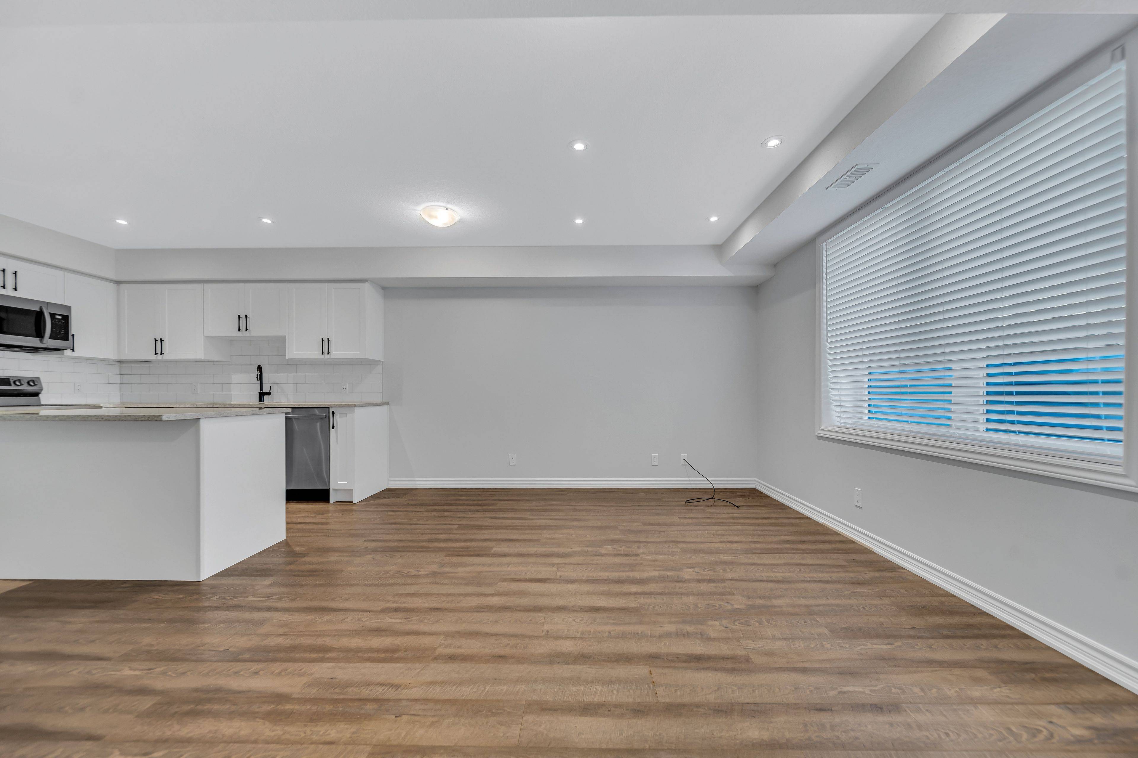 Kitchener, ON N2R 1N3,235 Chapel Hill DR #11