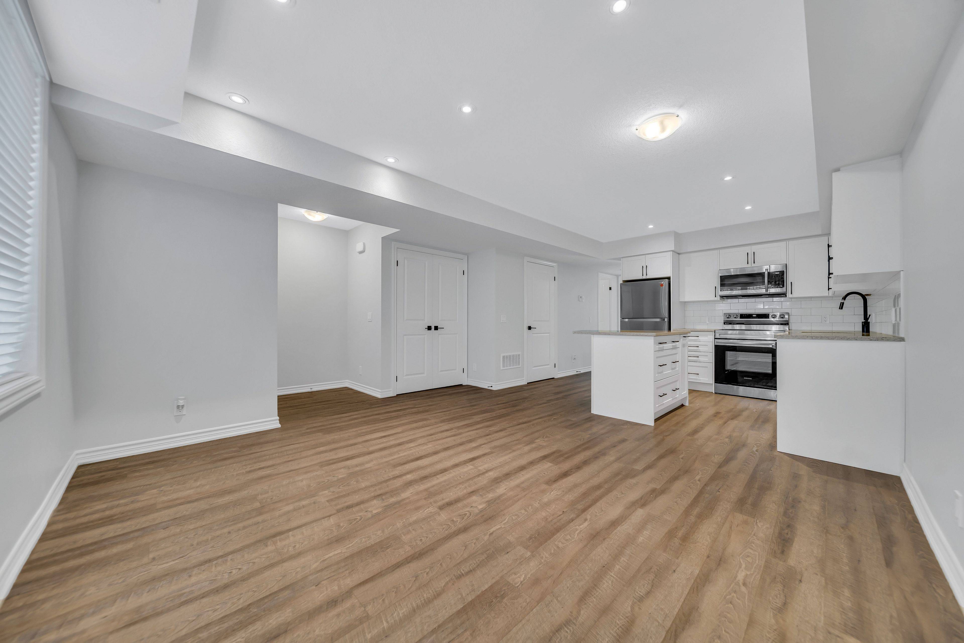 Kitchener, ON N2R 1N3,235 Chapel Hill DR #11