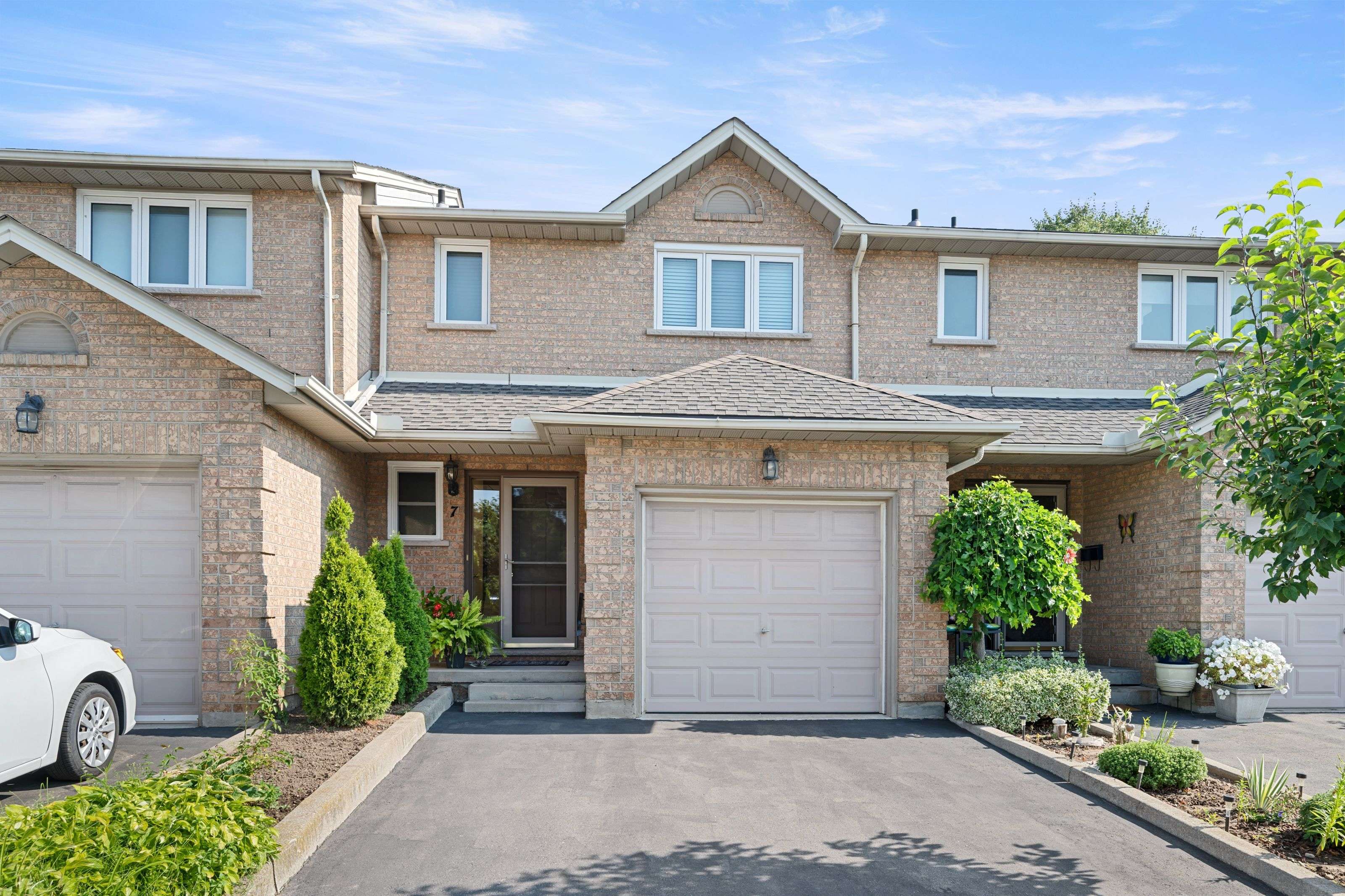 Hamilton, ON L9A 5J3,1310 Upper Wentworth ST #7