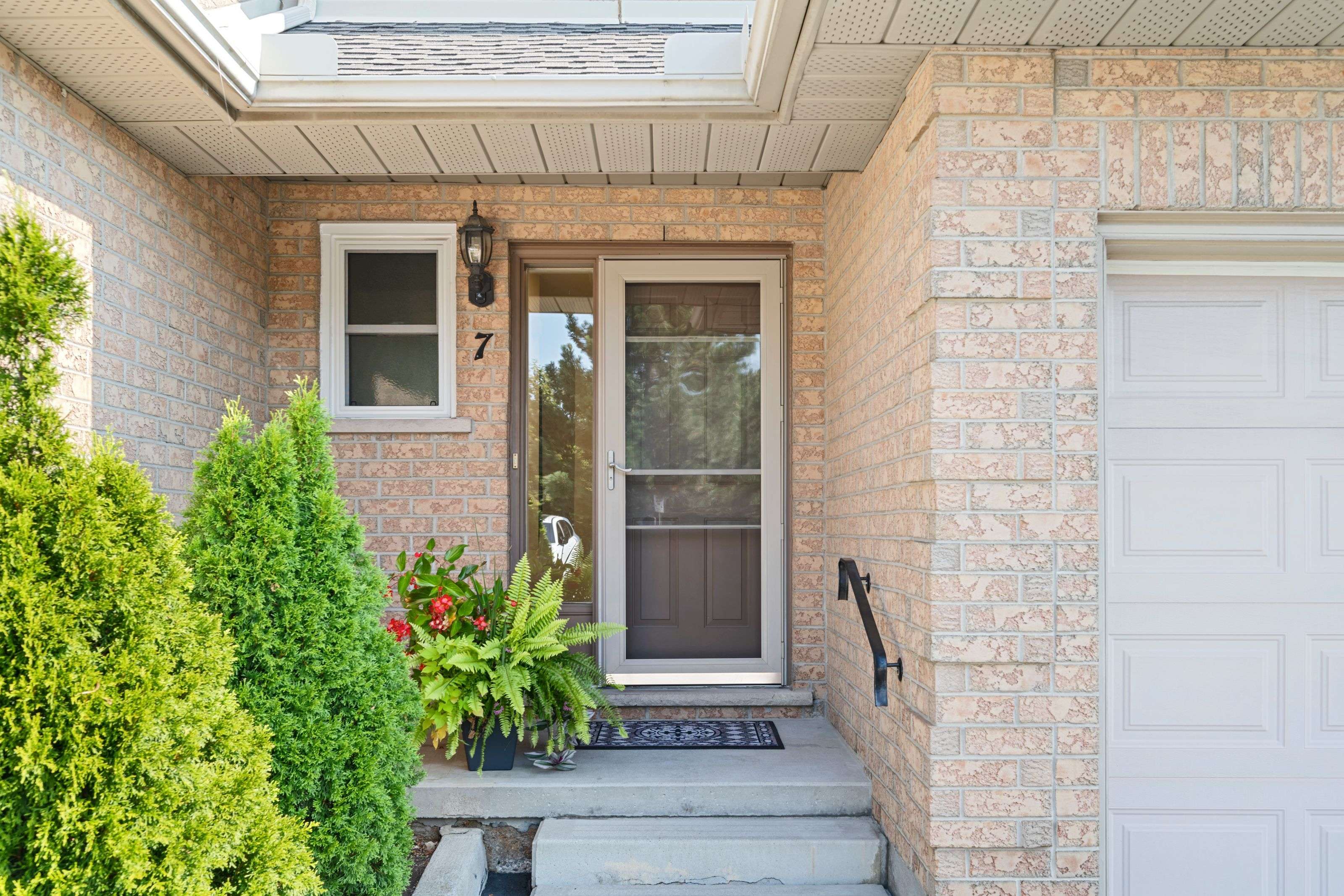 Hamilton, ON L9A 5J3,1310 Upper Wentworth ST #7