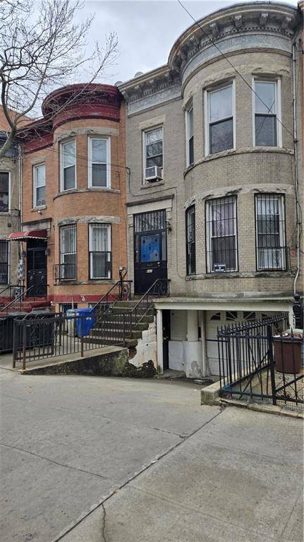 Brooklyn, NY 11220,846 52nd ST