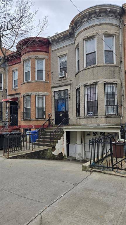 Brooklyn, NY 11220,842 52nd ST