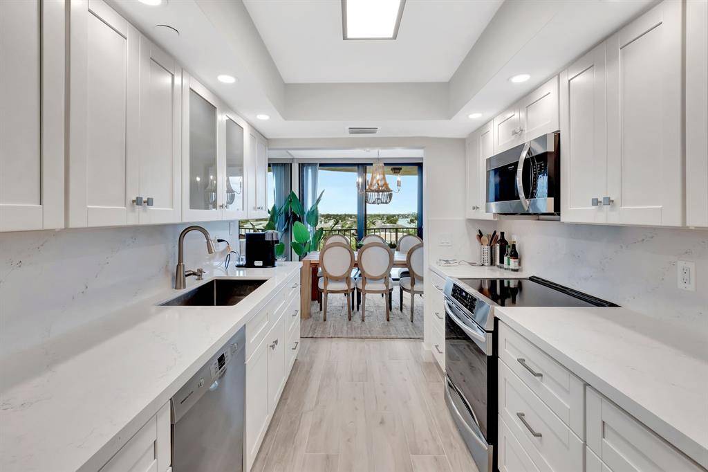 Boca Raton, FL 33487,899 Jeffery St #708