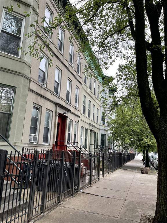 Brooklyn, NY 11233,198 Hull ST