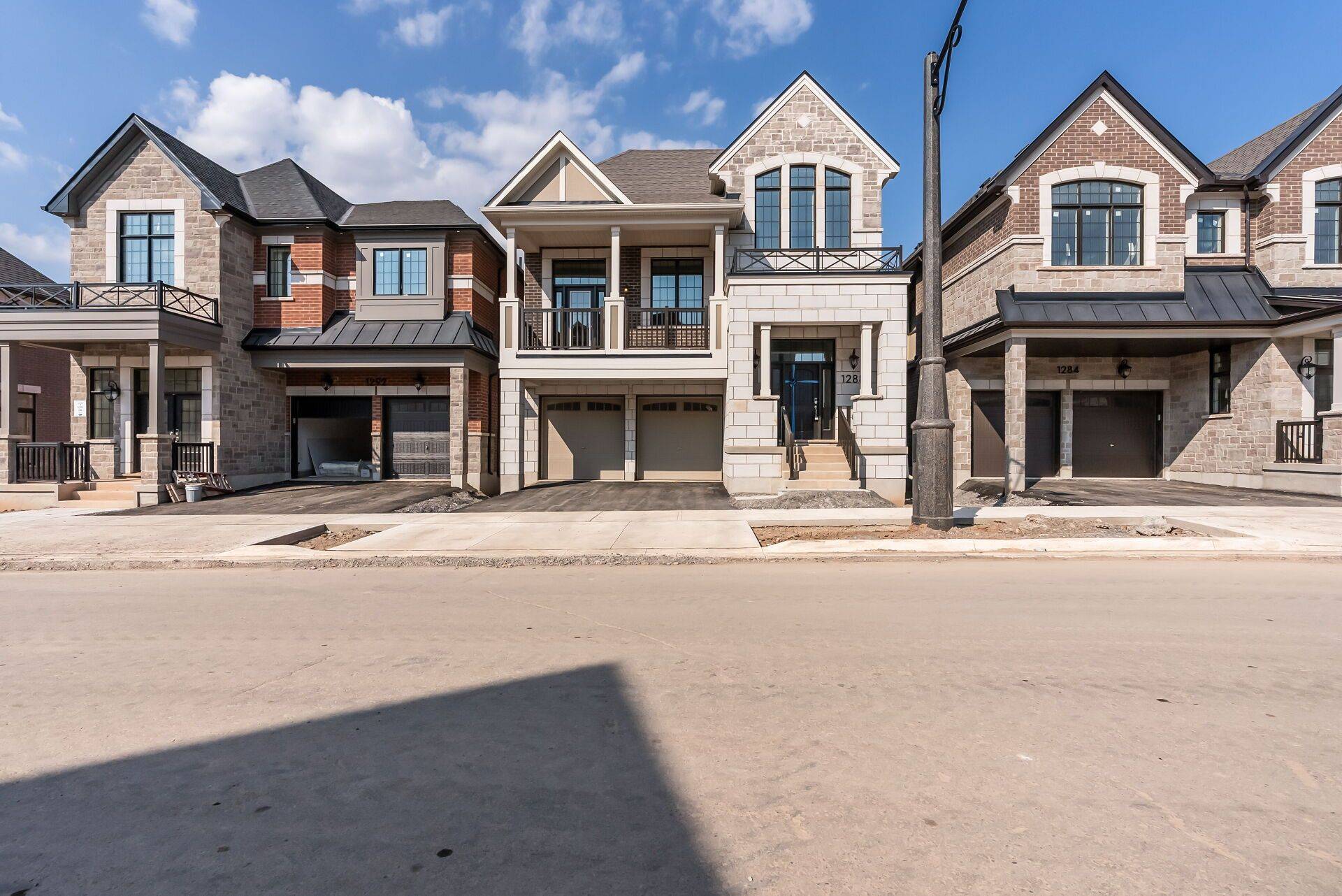 Oakville, ON L6H 7G1,1288 Onyx TRL