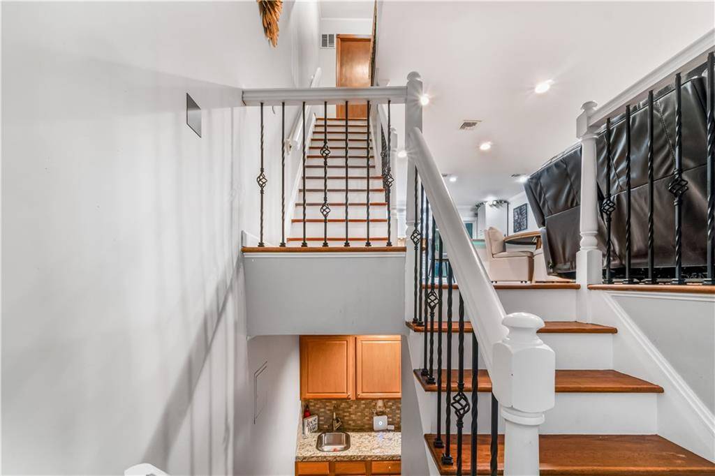 Staten  Island, NY 10305,124 North DR #124