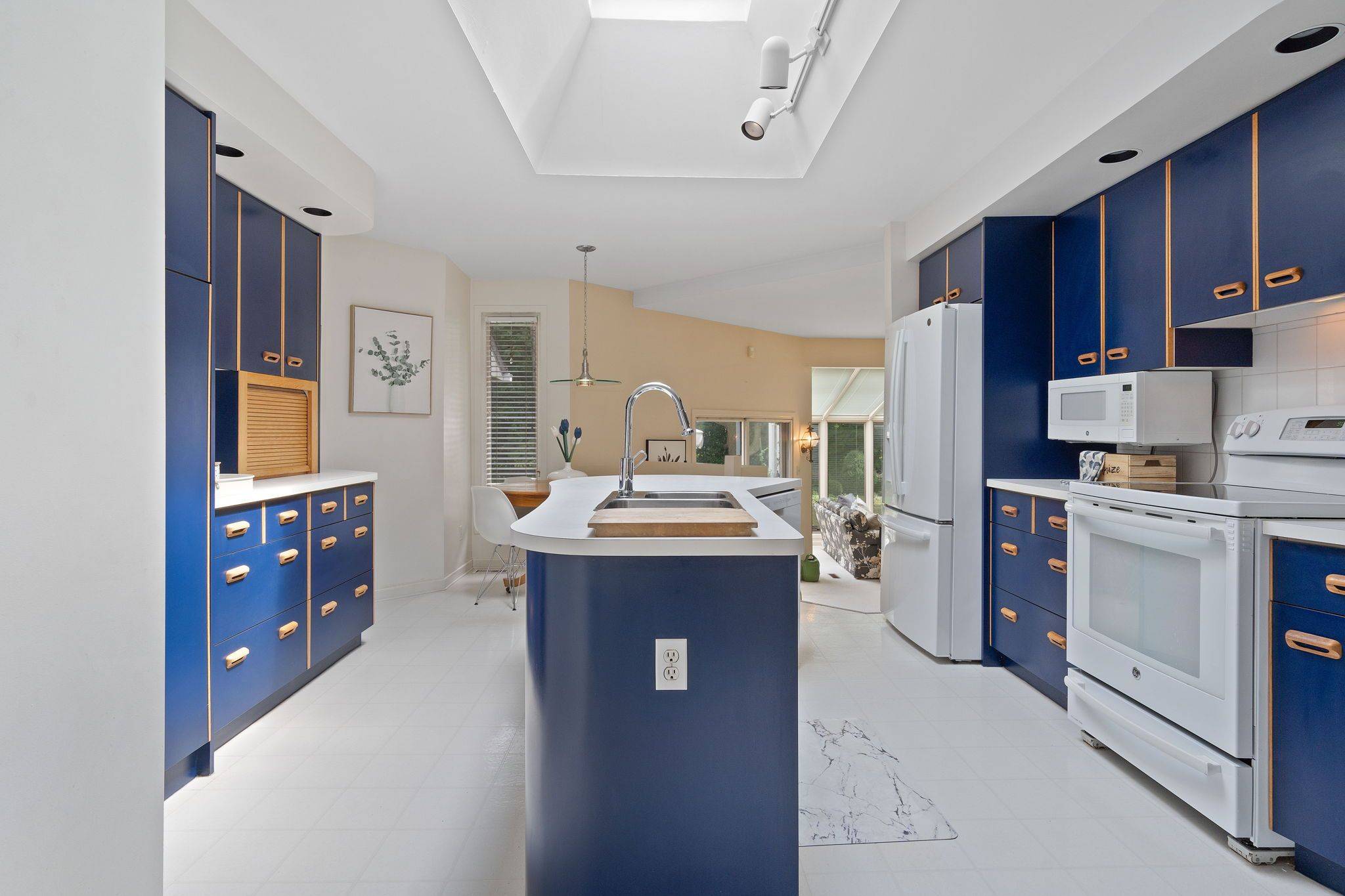 London North, ON N6G 1P2,37 Bloomfield DR