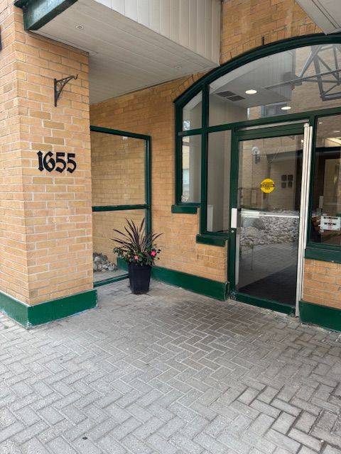 Pickering, ON L1V 6L3,1655 Pickering Pkwy #406