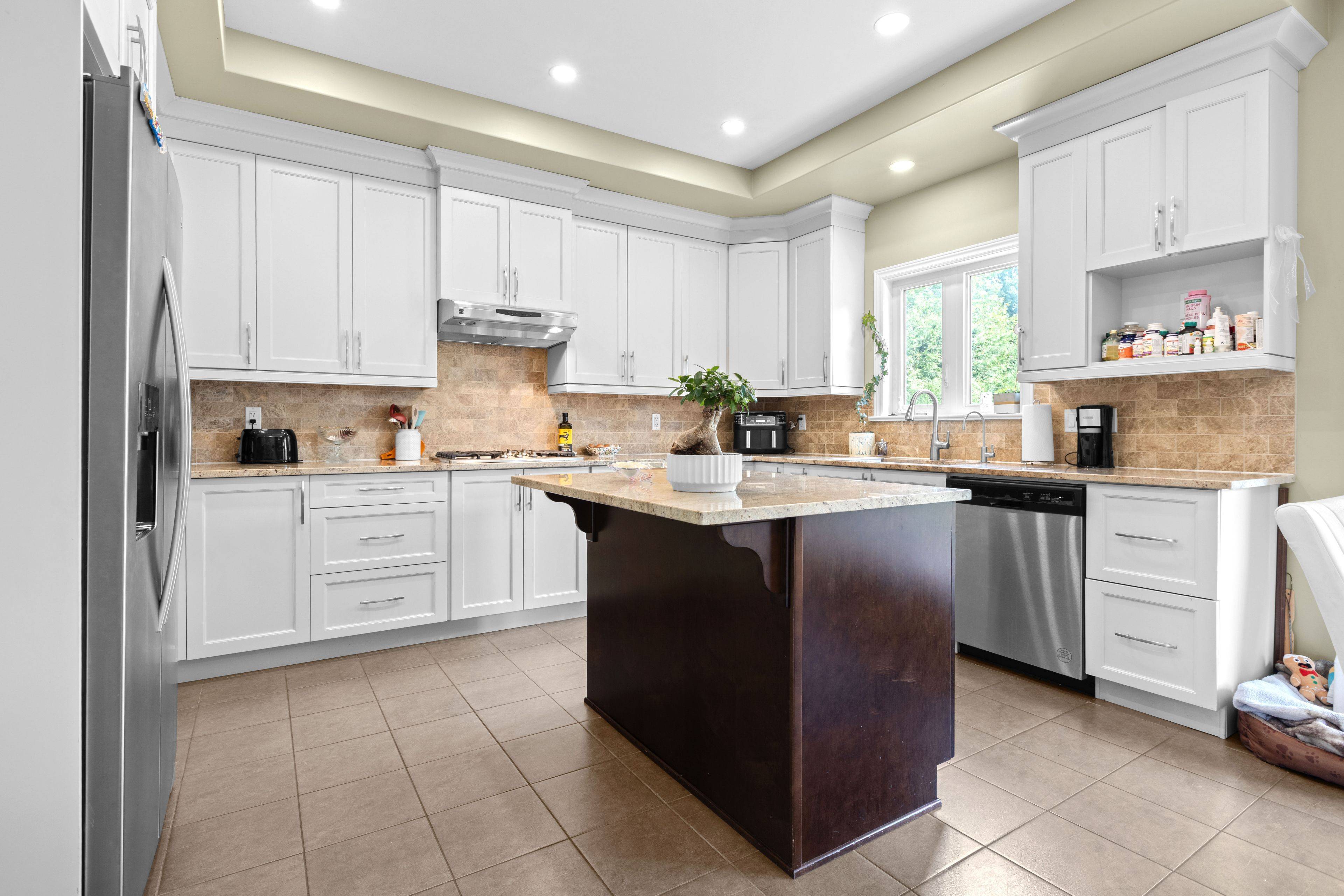 Mooneys Bay - Carleton Heights And Area, ON K2C 0M1,974 Falaise RD