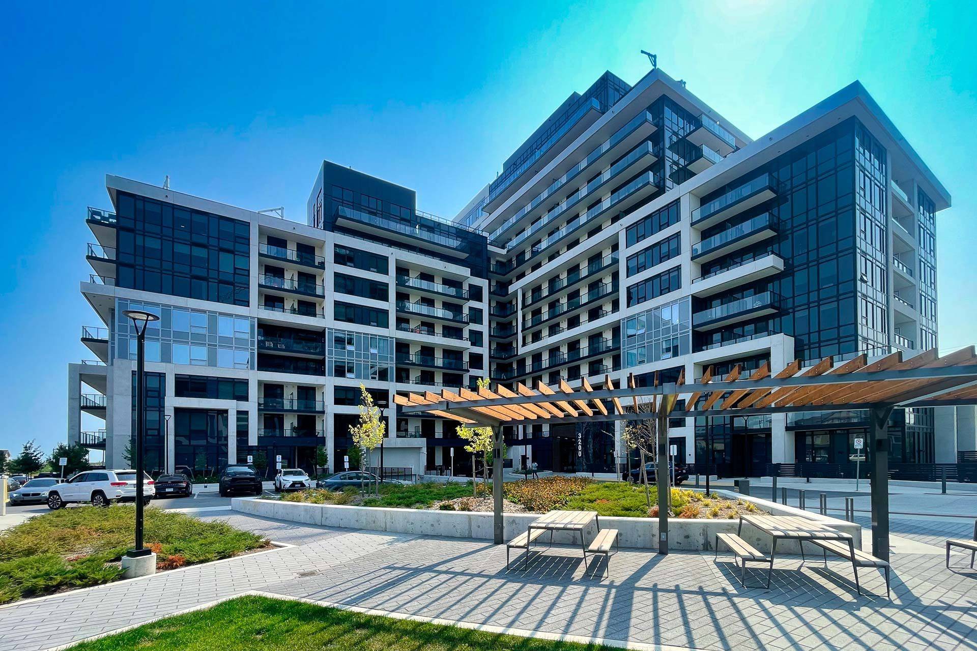 Oakville, ON L6H 7W6,3200 William Coltson AVE #608