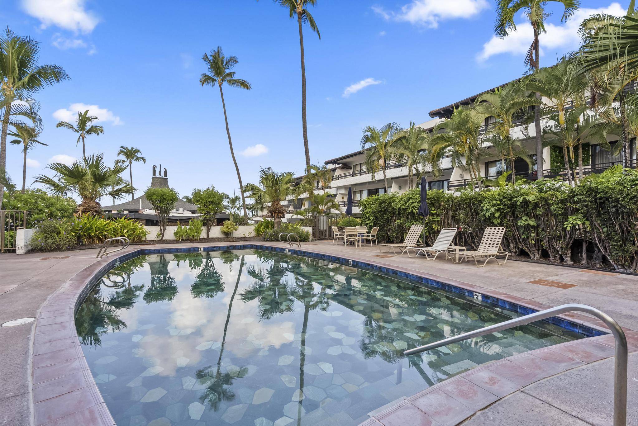 Kailua-kona, HI 96740,75-6082 ALII DR #A103