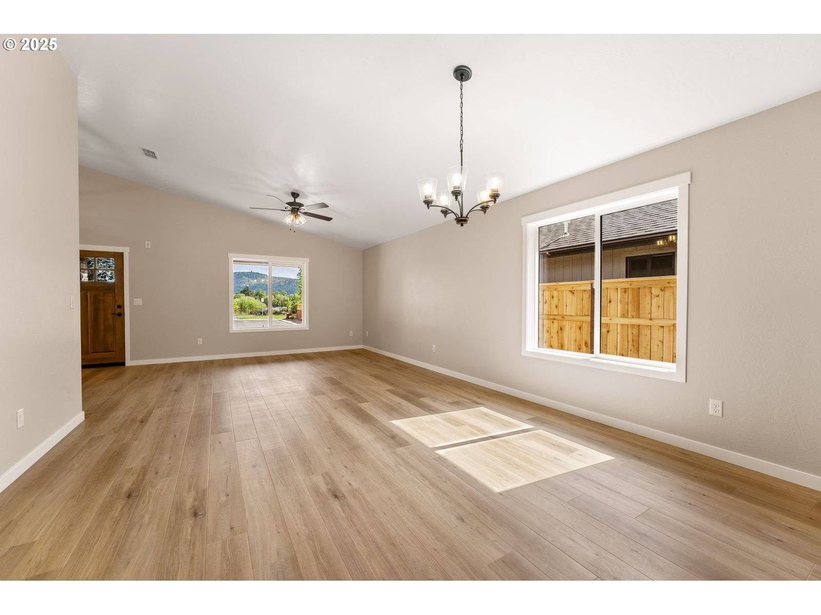 Grants Pass, OR 97527,1015 SW River Mist LN