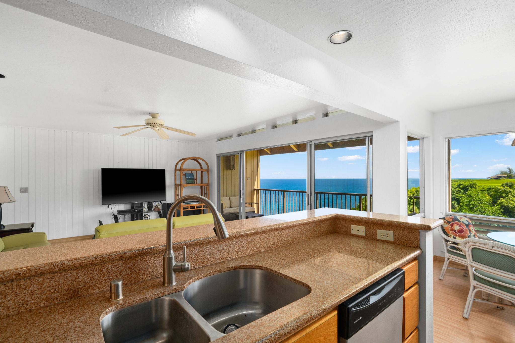 Princeville, HI 96722,5300 KA HAKU RD #228