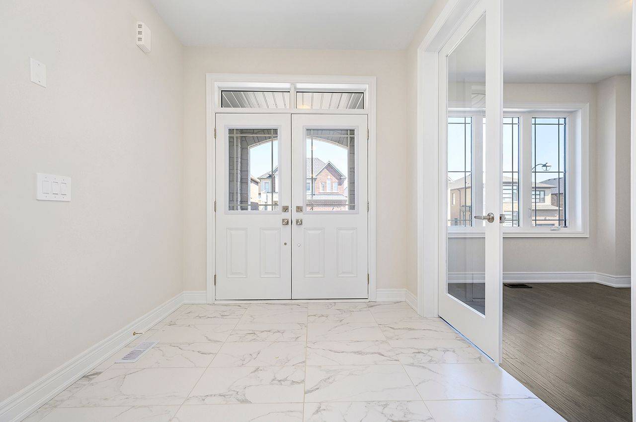 Georgina, ON L4P 0S5,43 Bostock DR