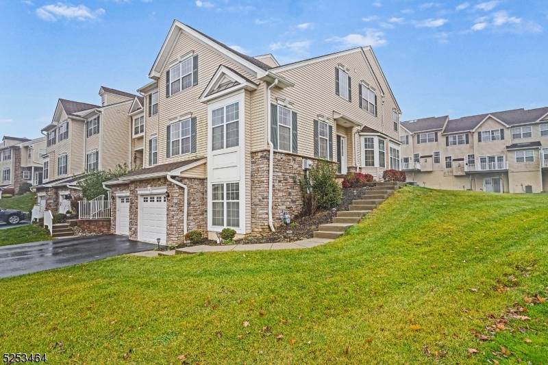 Mount Olive Twp., NJ 07828,2 Greenwich Ct