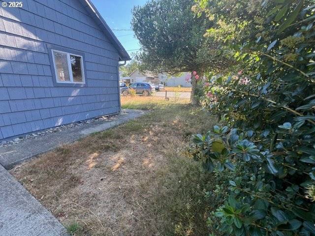 Coquille, OR 97423,596 E 7TH ST