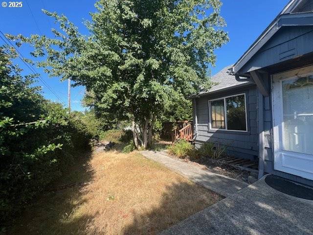 Coquille, OR 97423,596 E 7TH ST