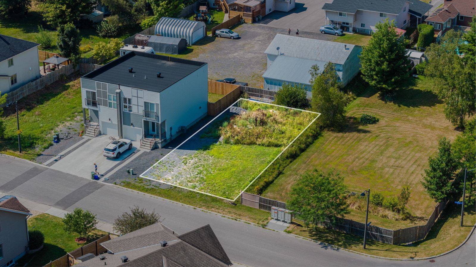 Orleans - Convent Glen And Area, ON K1W 1G2,877A CONTOUR ST