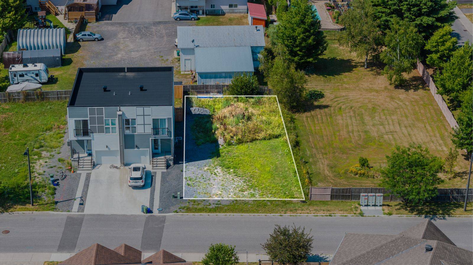 Orleans - Convent Glen And Area, ON K1W 1G2,877A CONTOUR ST