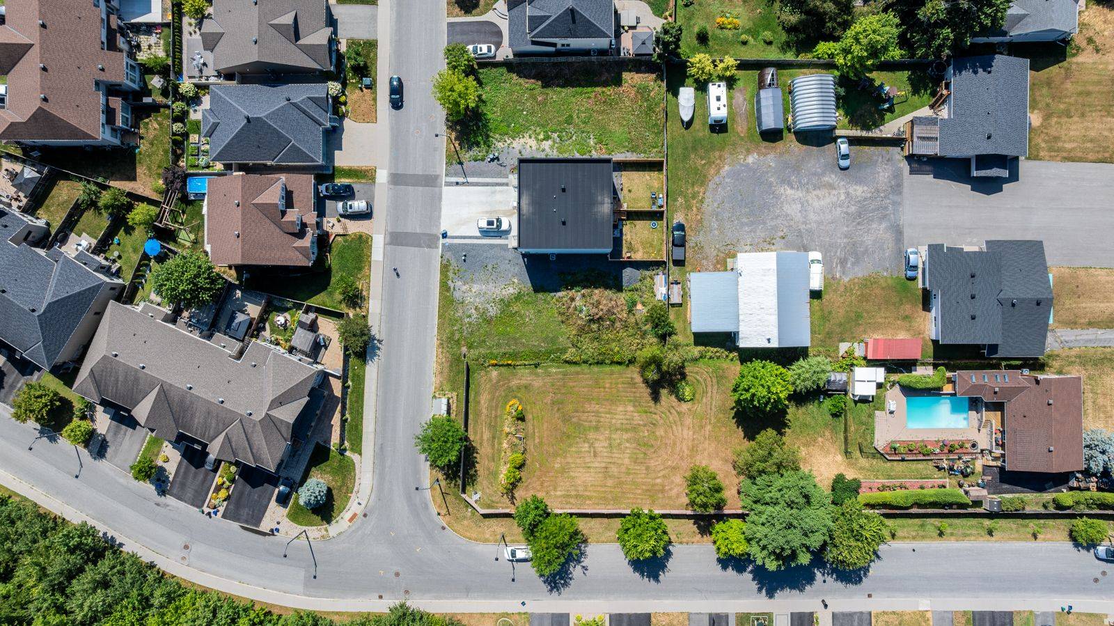 Orleans - Convent Glen And Area, ON K1W 1G2,877B CONTOUR ST