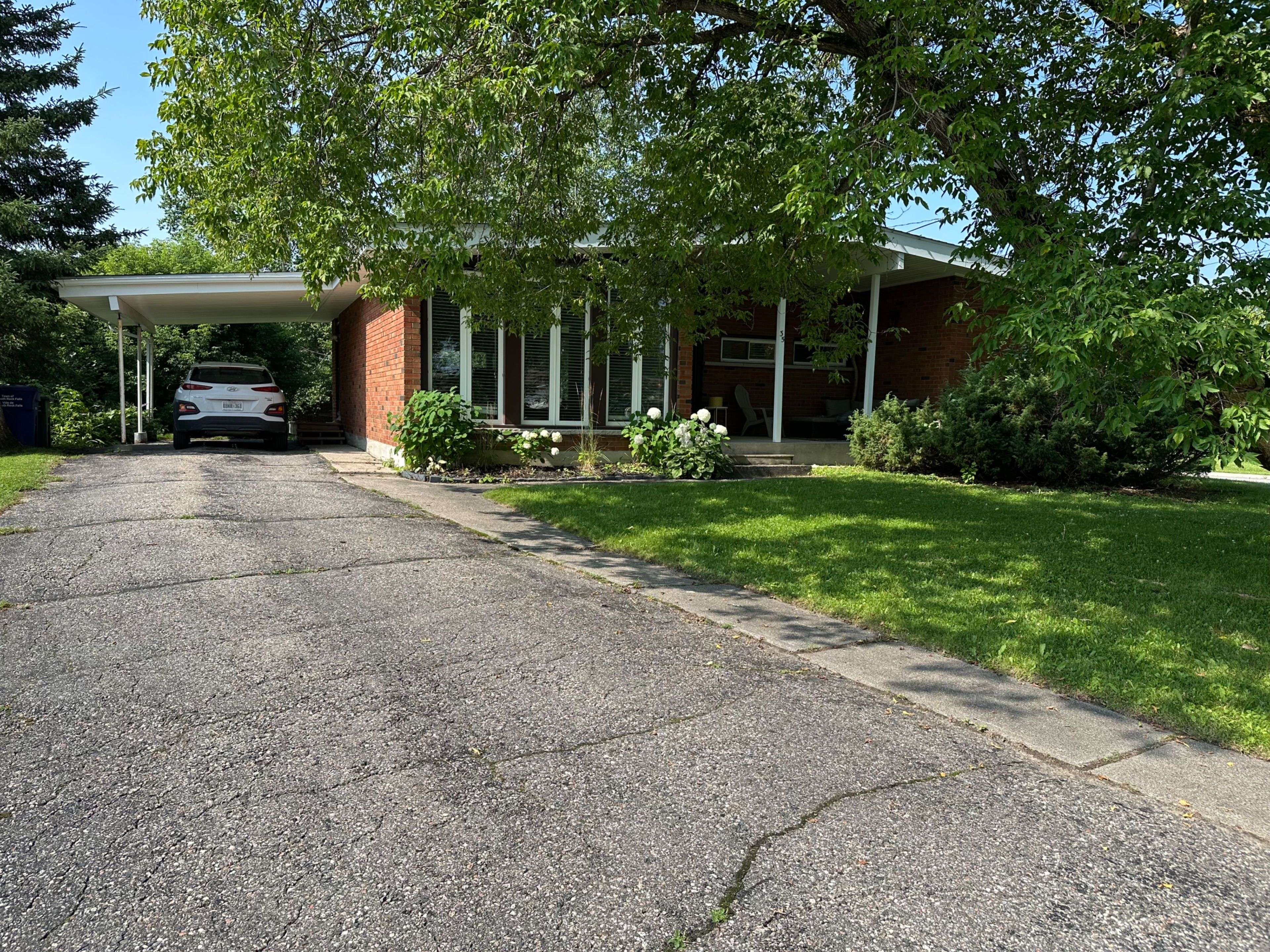 Smooth Rock Falls, ON P0L 0B3,35 Seventh AVE