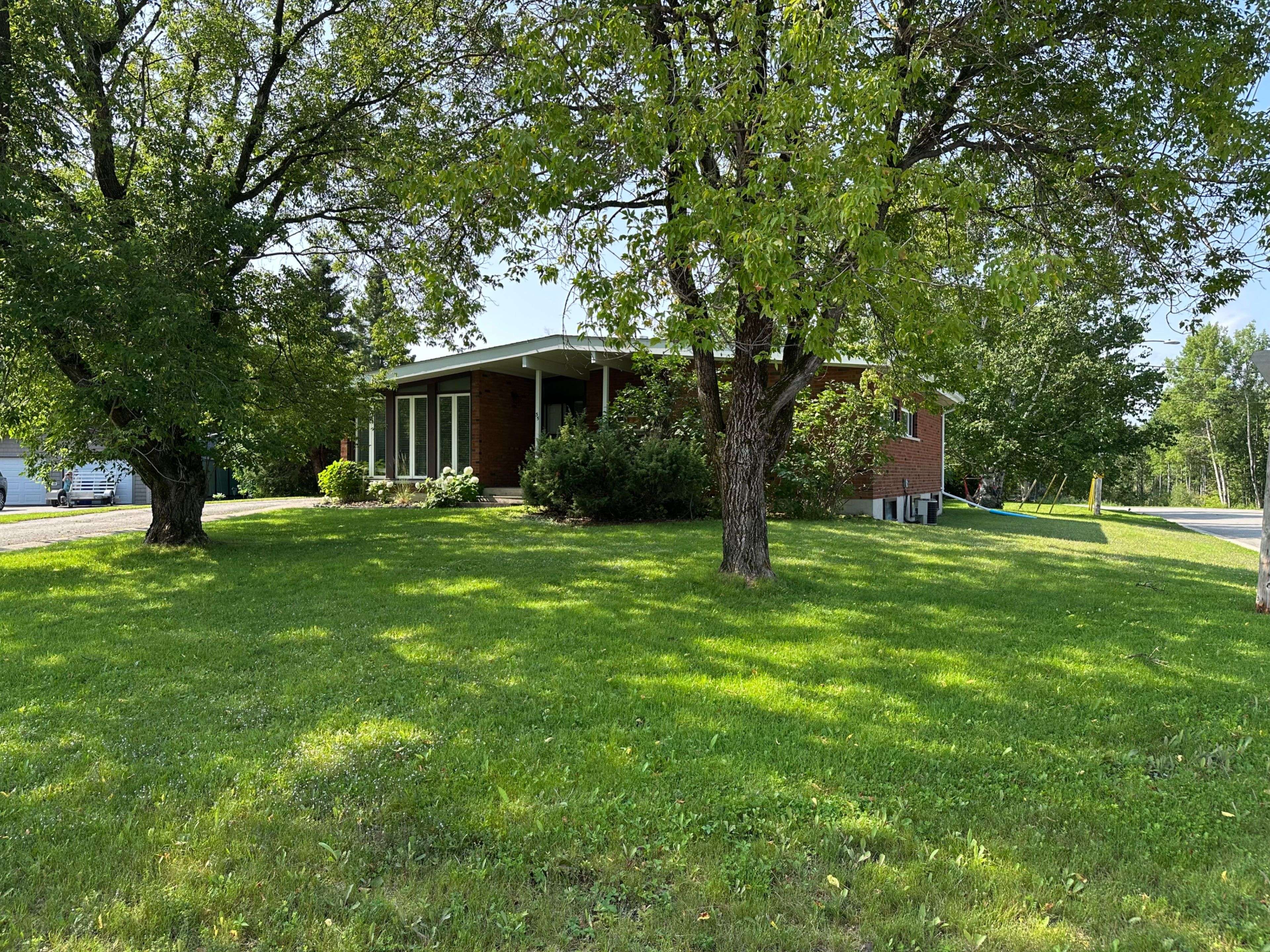 Smooth Rock Falls, ON P0L 0B3,35 Seventh AVE