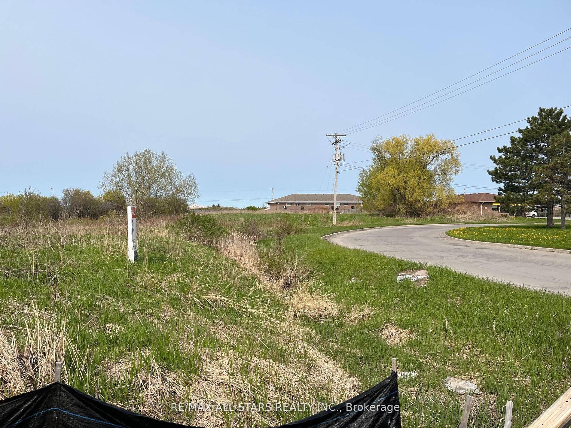 Kawartha Lakes, ON K9V 5Y3,25 Commerce RD