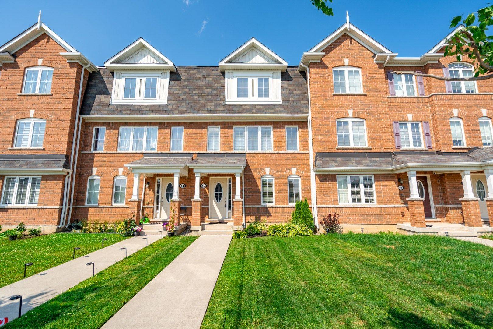 Hamilton, ON L8B 1T9,230 Avonsyde BLVD #15