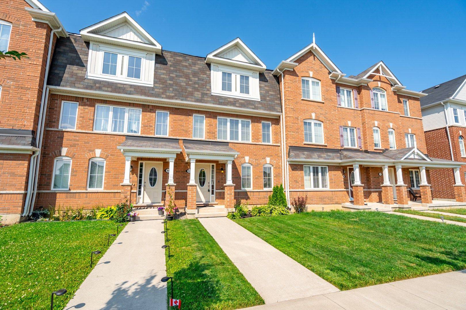 Hamilton, ON L8B 1T9,230 Avonsyde BLVD #15