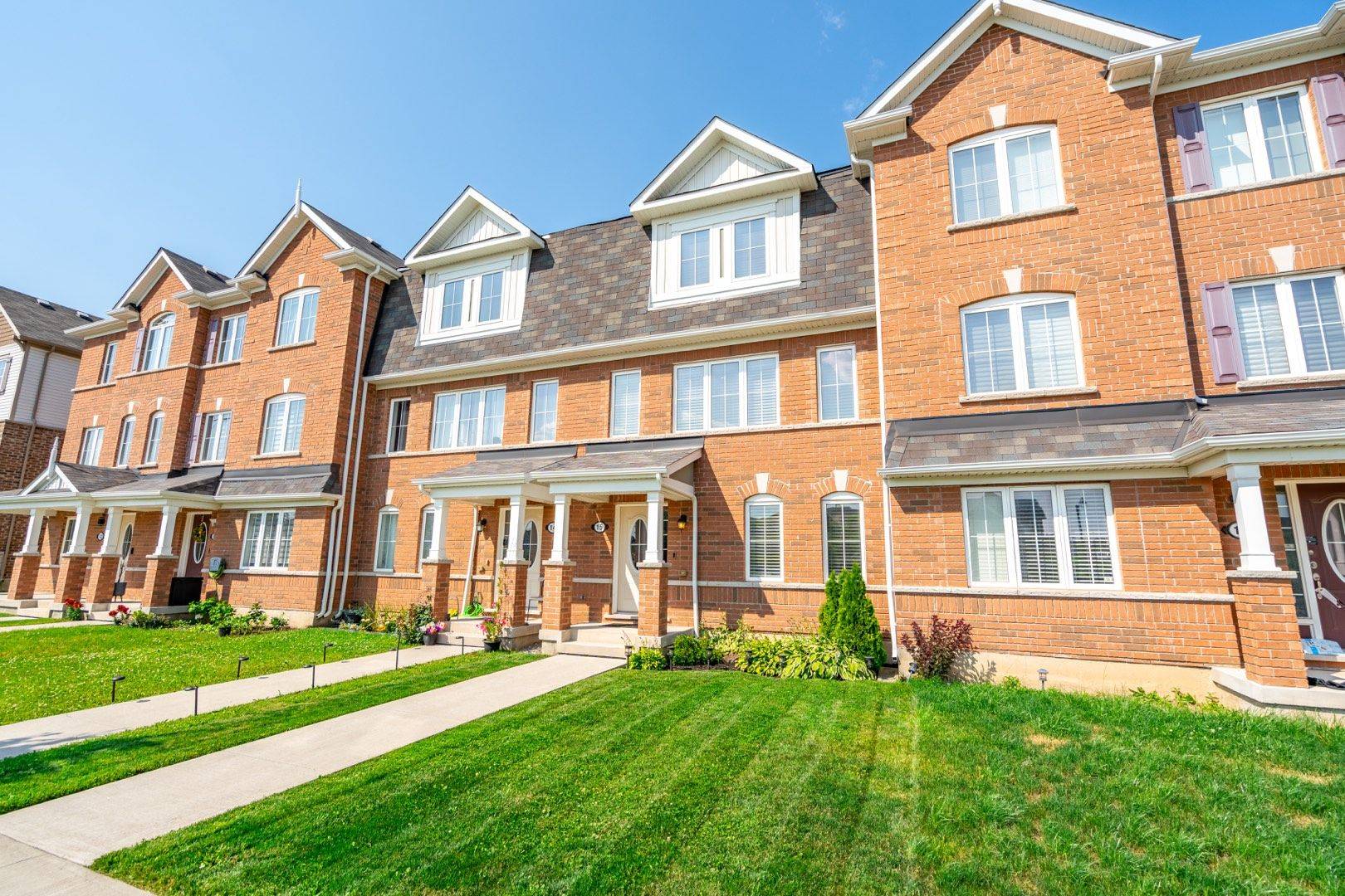 Hamilton, ON L8B 1T9,230 Avonsyde BLVD #15